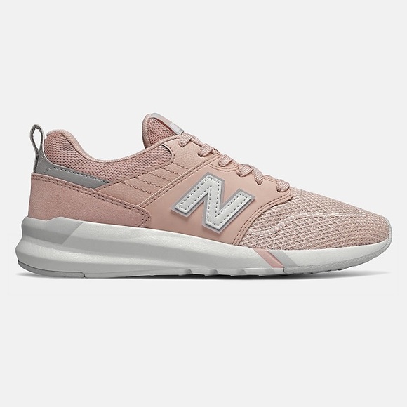 New Balance Shoes - LIKE NEW - NEW BALANCE PINK SNEAKERS SIZE 8.5